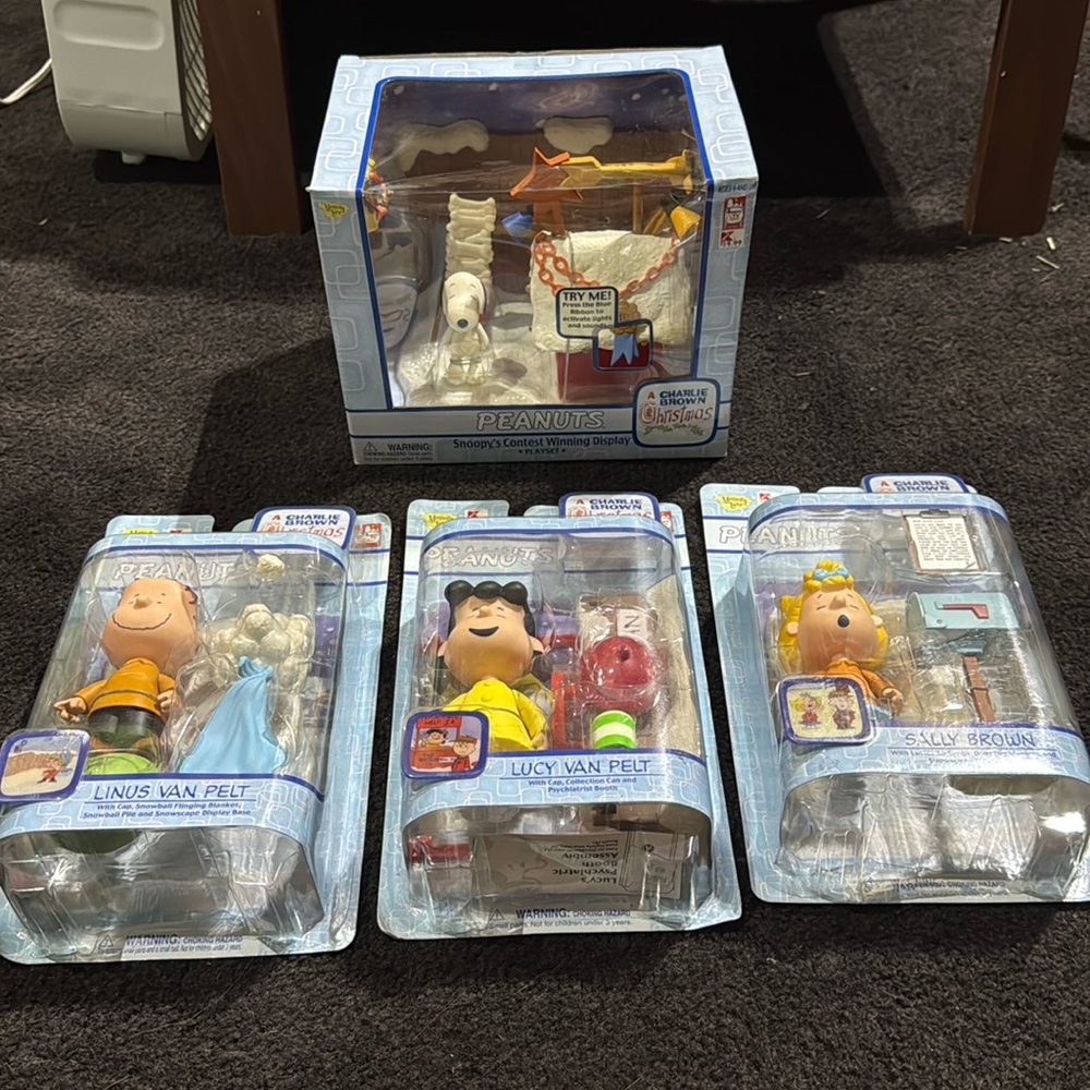 Memory Lane Peanuts Figures - NIB (Linus, Lucy, Sally, and Snoopy)